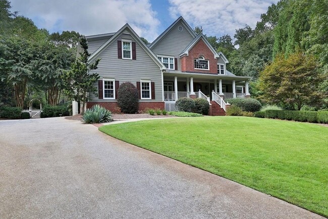 property at 1809 Wynthrop Manor Dr SW