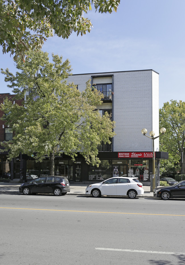 6090 W Sherbrooke O in Montréal, QC - Building Photo - Building Photo