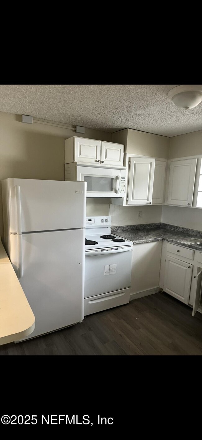 1110 Caliente Dr in Jacksonville, FL - Building Photo - Building Photo