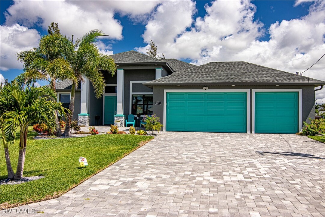 1833 SW 11th Terrace in Cape Coral, FL - Building Photo