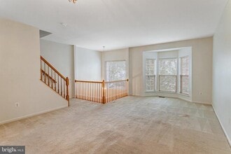 14217 Hunters Run Way in Gainesville, VA - Building Photo - Building Photo
