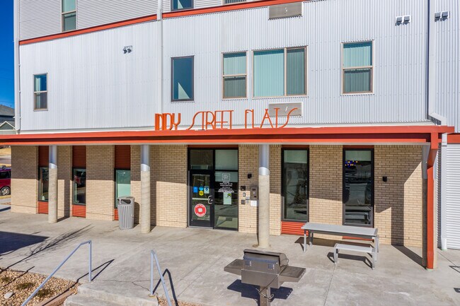 Indy Street Flats in Lakewood, CO - Foto de edificio - Building Photo
