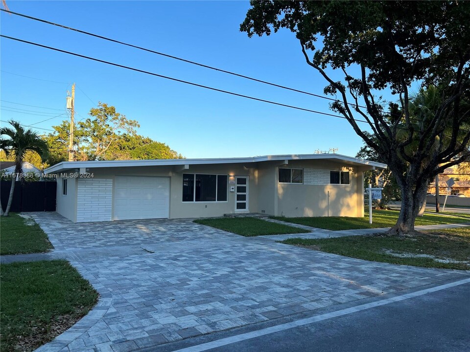 1361 Sylvania Blvd in West Miami, FL - Building Photo