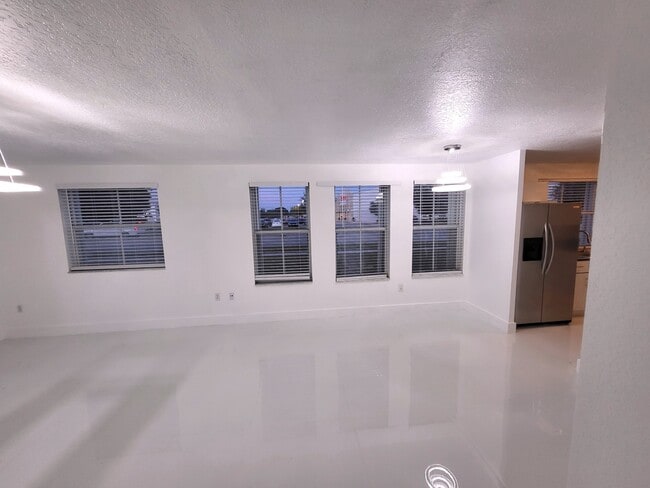 19340 SW 103rd Ct in Cutler Bay, FL - Foto de edificio - Building Photo