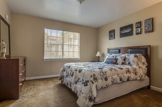 Merida Apartment Homes in San Antonio, TX - Foto de edificio - Building Photo