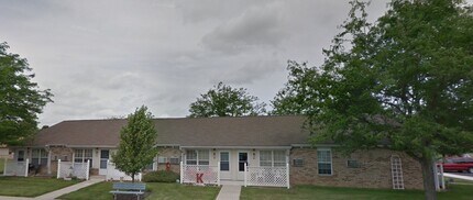 995 Meadow Ln in Kenton, OH - Building Photo - Building Photo