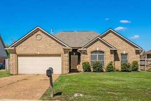 300 Mossy Springs Dr in Oakland, TN - Building Photo