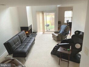 30 Chicopee Dr in Princeton, NJ - Building Photo - Building Photo