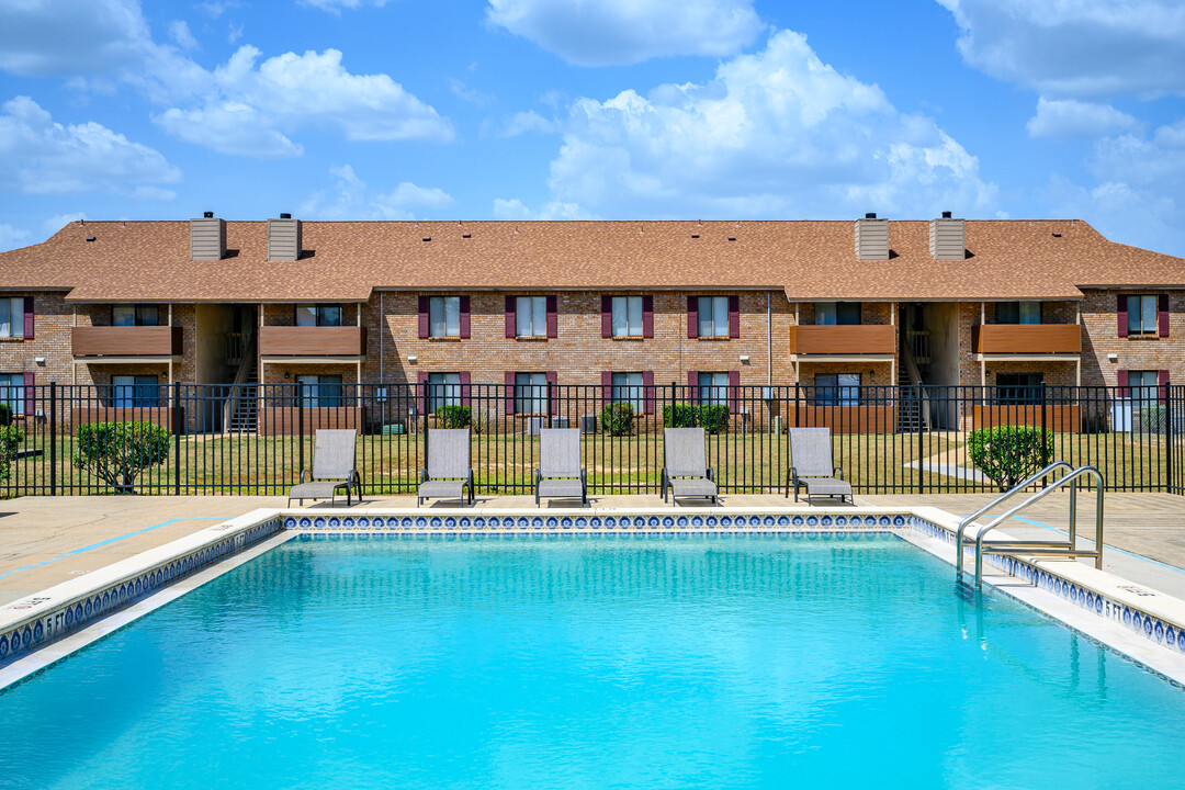 Ember Ridge Apartments in Pensacola, FL - Building Photo