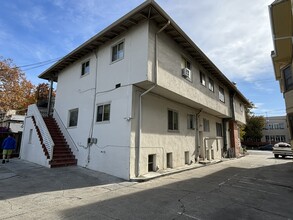 385 E San Fernando St in San Jose, CA - Foto de edificio - Building Photo