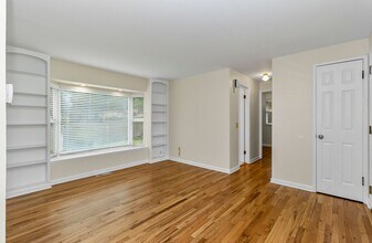 1557 NE 166th St in Shoreline, WA - Building Photo - Building Photo