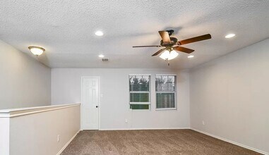 9007 Little Hoss in Converse, TX - Foto de edificio - Building Photo