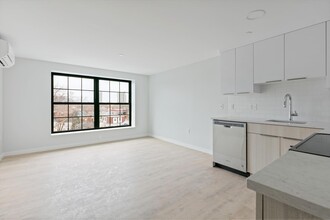 9 Soden St, Unit 304 in Cambridge, MA - Building Photo - Building Photo