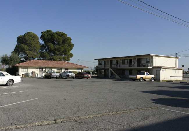 1881 Cypress Trl in Las Vegas, NV - Foto de edificio - Building Photo