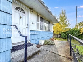 15210 8th Ave NE in Shoreline, WA - Building Photo - Building Photo