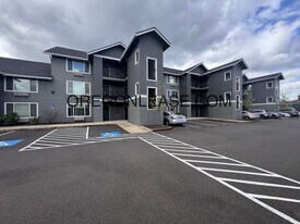 1100 Q St in Springfield, OR - Building Photo