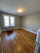 239 Queen St S in Hamilton, ON - Building Photo - Building Photo