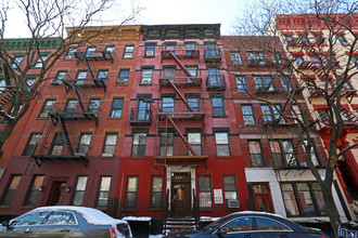 236 W 16th St in New York, NY - Building Photo - Building Photo