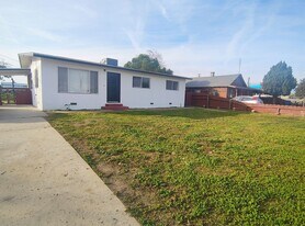 11058 Jones St in Hanford, CA - Building Photo