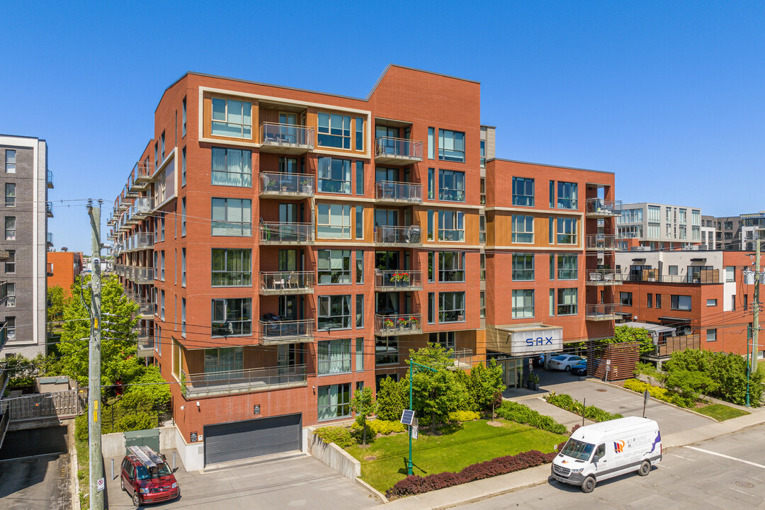 SAX Condos in Mt Royal, QC - Building Photo