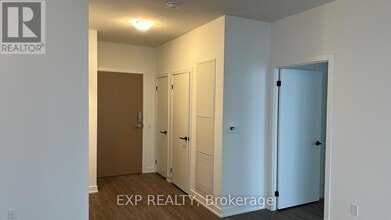 1 Quarrington Lane in North York, ON - Building Photo - Building Photo