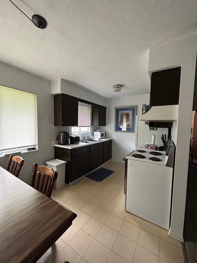 property at 4435 Maplepark Rd