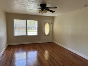 1016 S Booth Ln in Alvin, TX - Building Photo - Building Photo