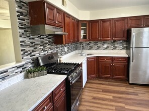 8401 Hana Rd in Edison, NJ - Building Photo - Building Photo