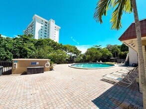 12 NE 19th Ct, Unit 204A in Wilton Manors, FL - Foto de edificio - Building Photo