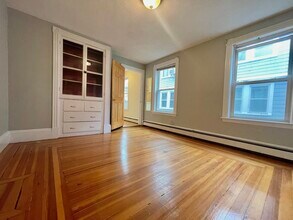 31 Wheatland St, Unit 1 in Somerville, MA - Foto de edificio - Building Photo