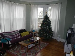 779 Parker St, Unit 2 in Boston, MA - Building Photo - Building Photo