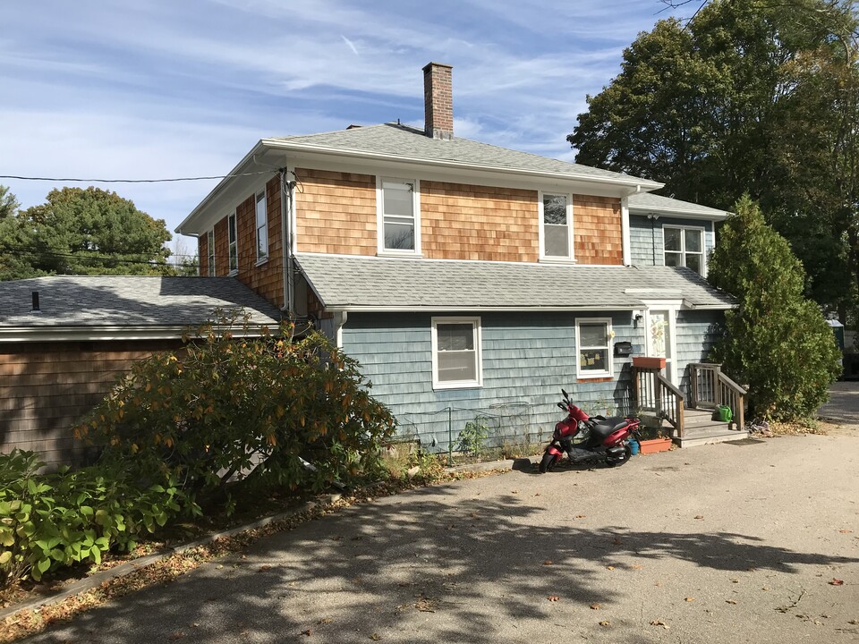 291 Columbia St in South Kingstown, RI - Building Photo