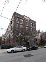 Sherwood Court in Philadelphia, PA - Foto de edificio - Building Photo