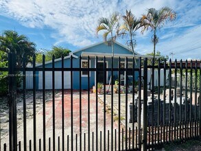 861 NW 112th St in Miami, FL - Building Photo - Building Photo