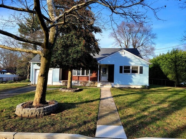 67 Plum St in Tinton Falls, NJ - Building Photo - Building Photo