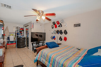 2402 Rodman St in Hollywood, FL - Building Photo - Building Photo