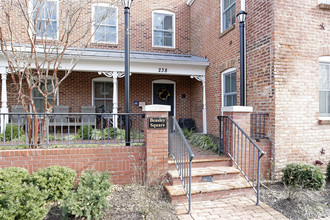 238 S West St in Alexandria, VA - Foto de edificio - Building Photo