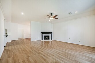 18422 Cobblestone Dr in Cypress, TX - Foto de edificio - Building Photo