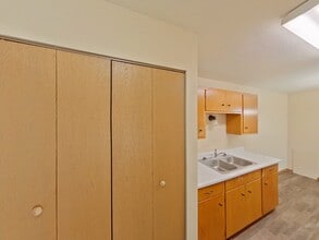 Hoven Lane in Crookston, MN - Building Photo - Building Photo