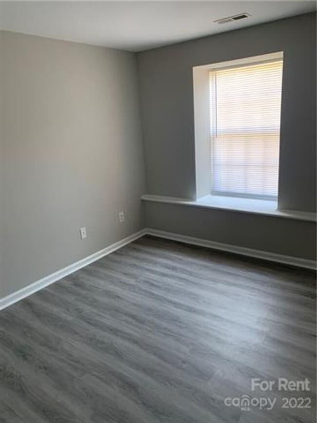 property at 1630 Arlyn Cir
