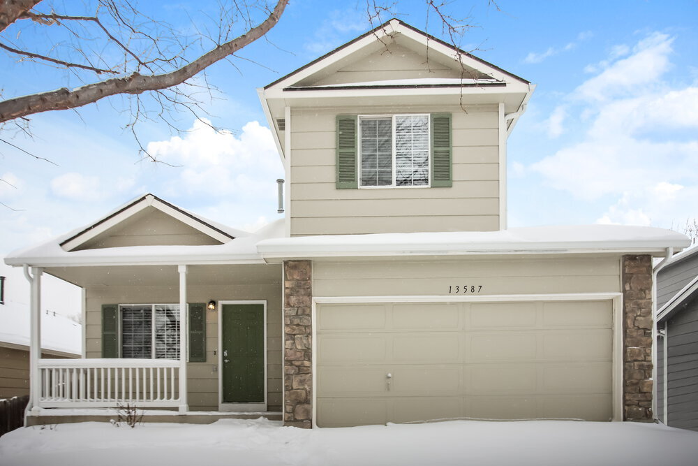 13587 Bellaire St in Thornton, CO - Foto de edificio