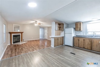 101 S Harrison Ave in McGregor, TX - Building Photo - Building Photo