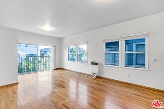 26 Breeze Ave in Los Angeles, CA - Building Photo - Building Photo