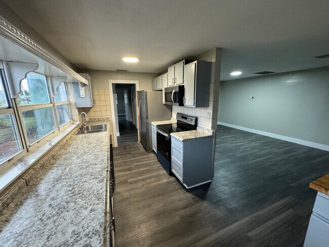 5056 Pat Pl in West Palm Beach, FL - Building Photo - Building Photo