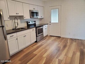 142 N Elm St in Gilbert, AZ - Building Photo - Building Photo