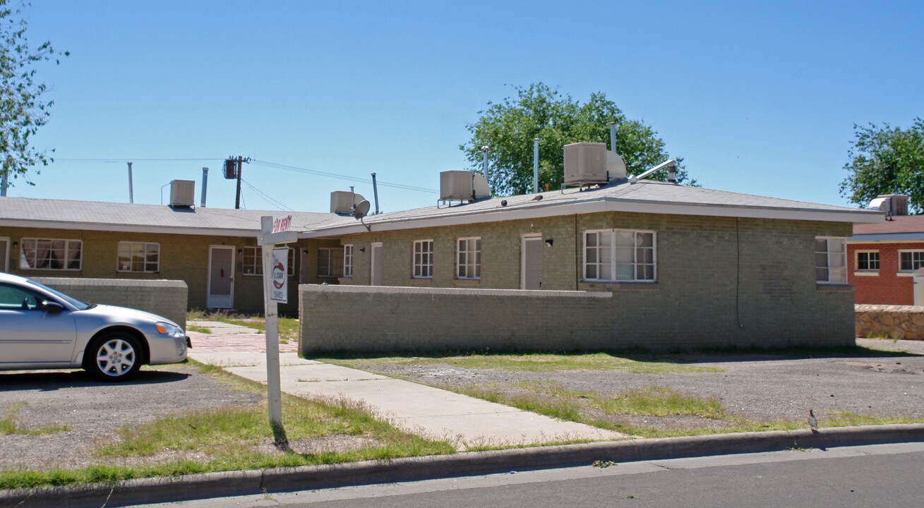 1317 St Johns Dr in El Paso, TX - Foto de edificio