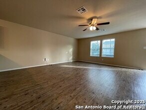 6207 Golden Valley Dr in San Antonio, TX - Building Photo - Building Photo