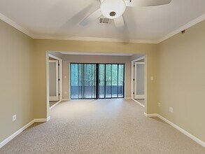 1217 Highland Bluff Dr S E in Atlanta, GA - Foto de edificio - Building Photo