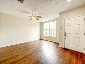 6021 Osprey Lake Cir in Riverview, FL - Building Photo - Building Photo