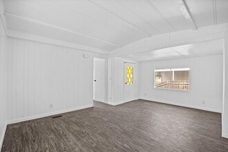 5505 W Tulare Ave in Visalia, CA - Building Photo - Building Photo